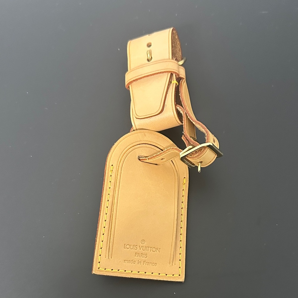 💯% Authentic Louis Vuitton Gold Leather Luggage Tag. New!